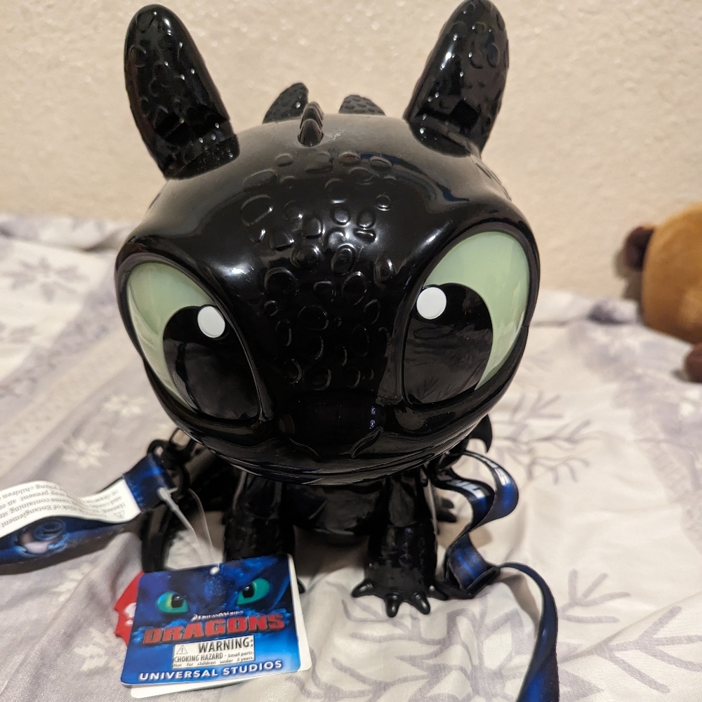 Toothless popcorn bucket